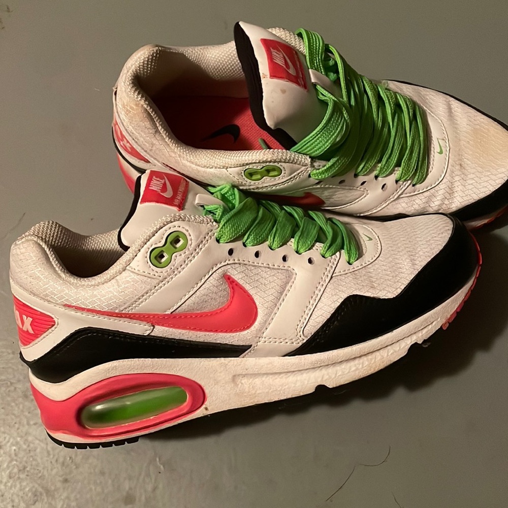 Nike air max. Slight wear. Do need cleaning.